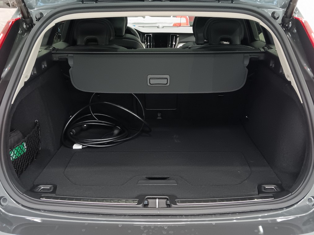 Volvo V60 T8 AWD LONG RANGE HIGH PERFORMANCE ULTRA DARK