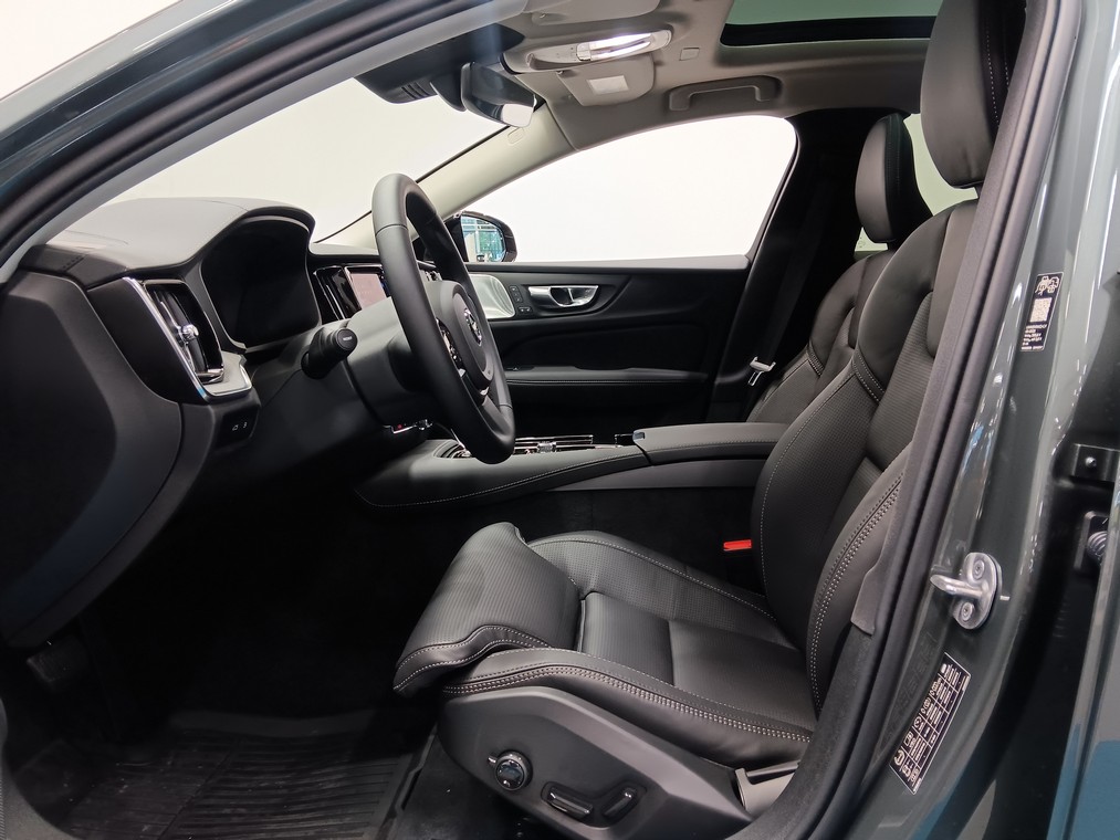 Volvo V60 T8 AWD LONG RANGE HIGH PERFORMANCE ULTRA DARK