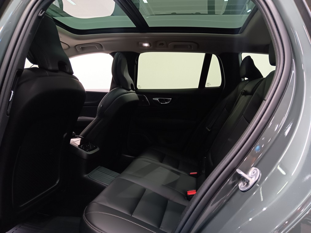 Volvo V60 T8 AWD LONG RANGE HIGH PERFORMANCE ULTRA DARK