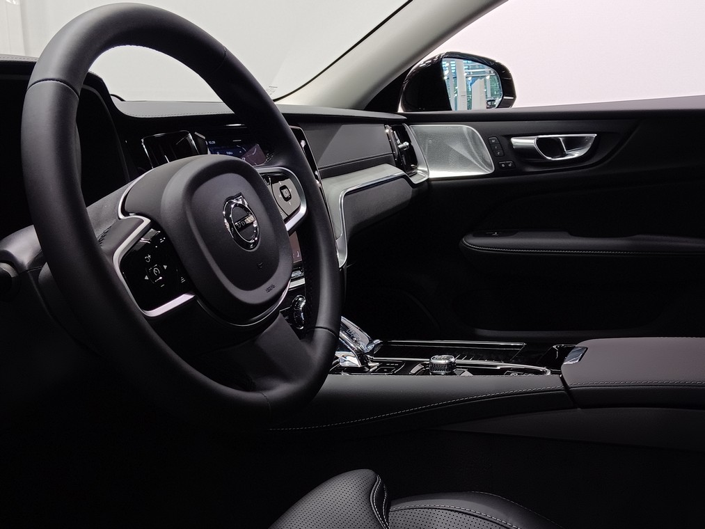 Volvo V60 T8 AWD LONG RANGE HIGH PERFORMANCE ULTRA DARK