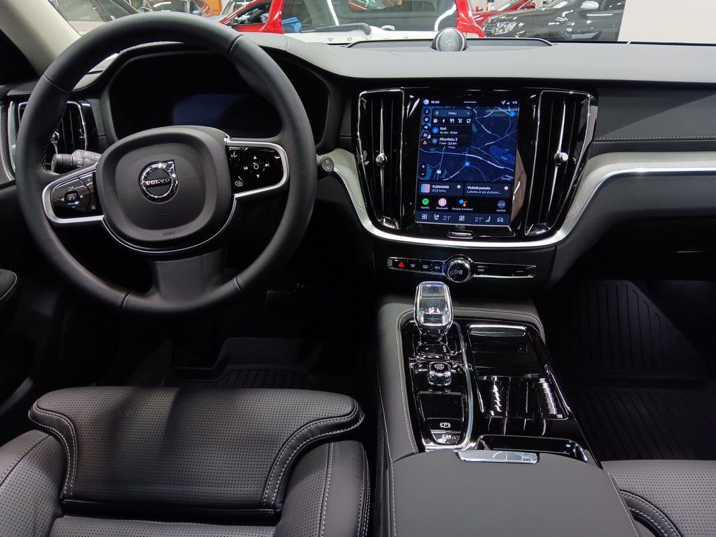 Volvo V60 T8 AWD LONG RANGE HIGH PERFORMANCE ULTRA DARK