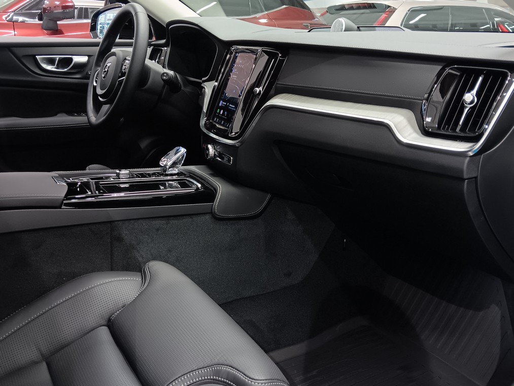 Volvo V60 T8 AWD LONG RANGE HIGH PERFORMANCE ULTRA DARK