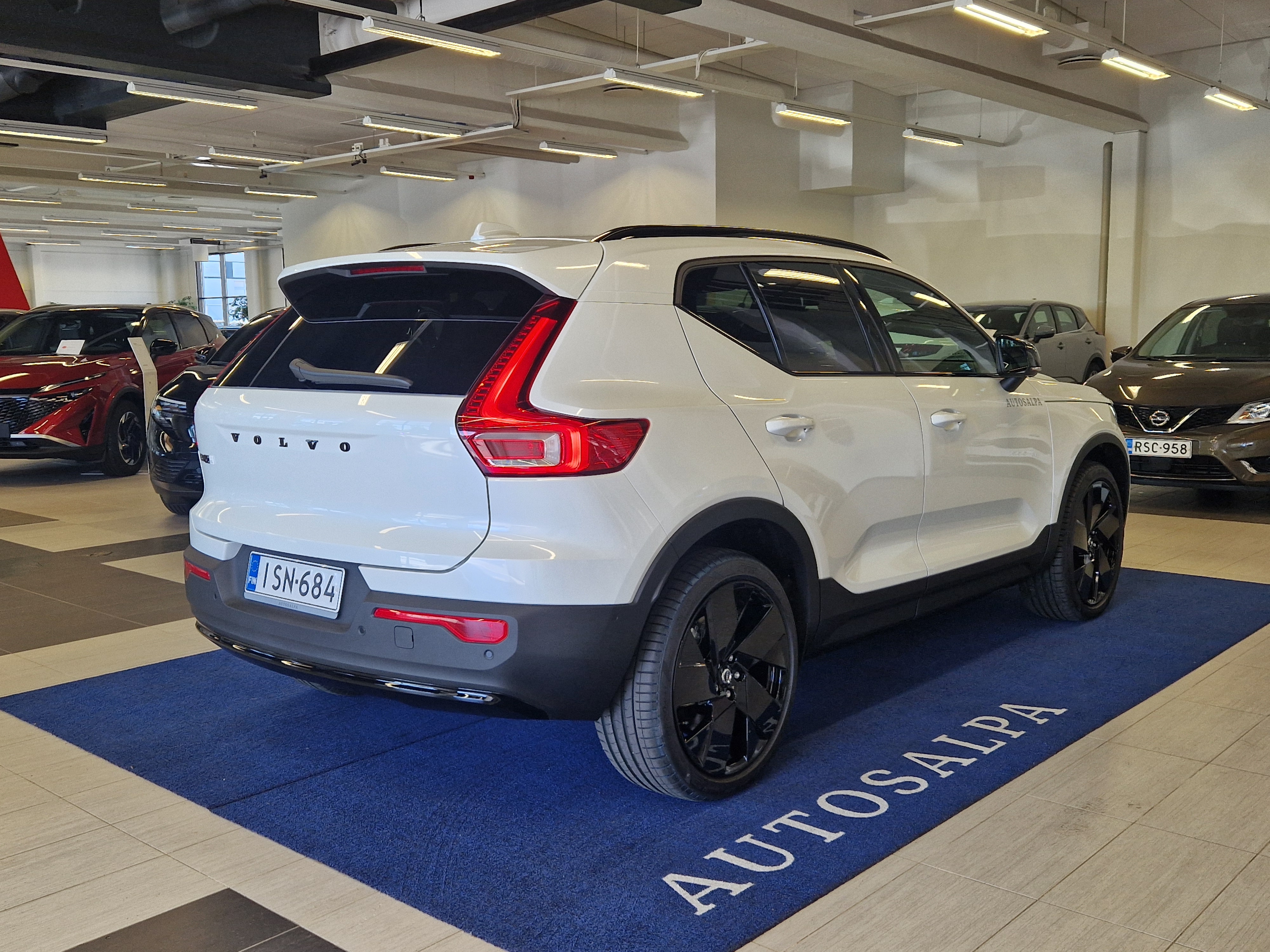 Volvo EX40 TWIN PERFORMANCE PLUS BLACK EDITION.