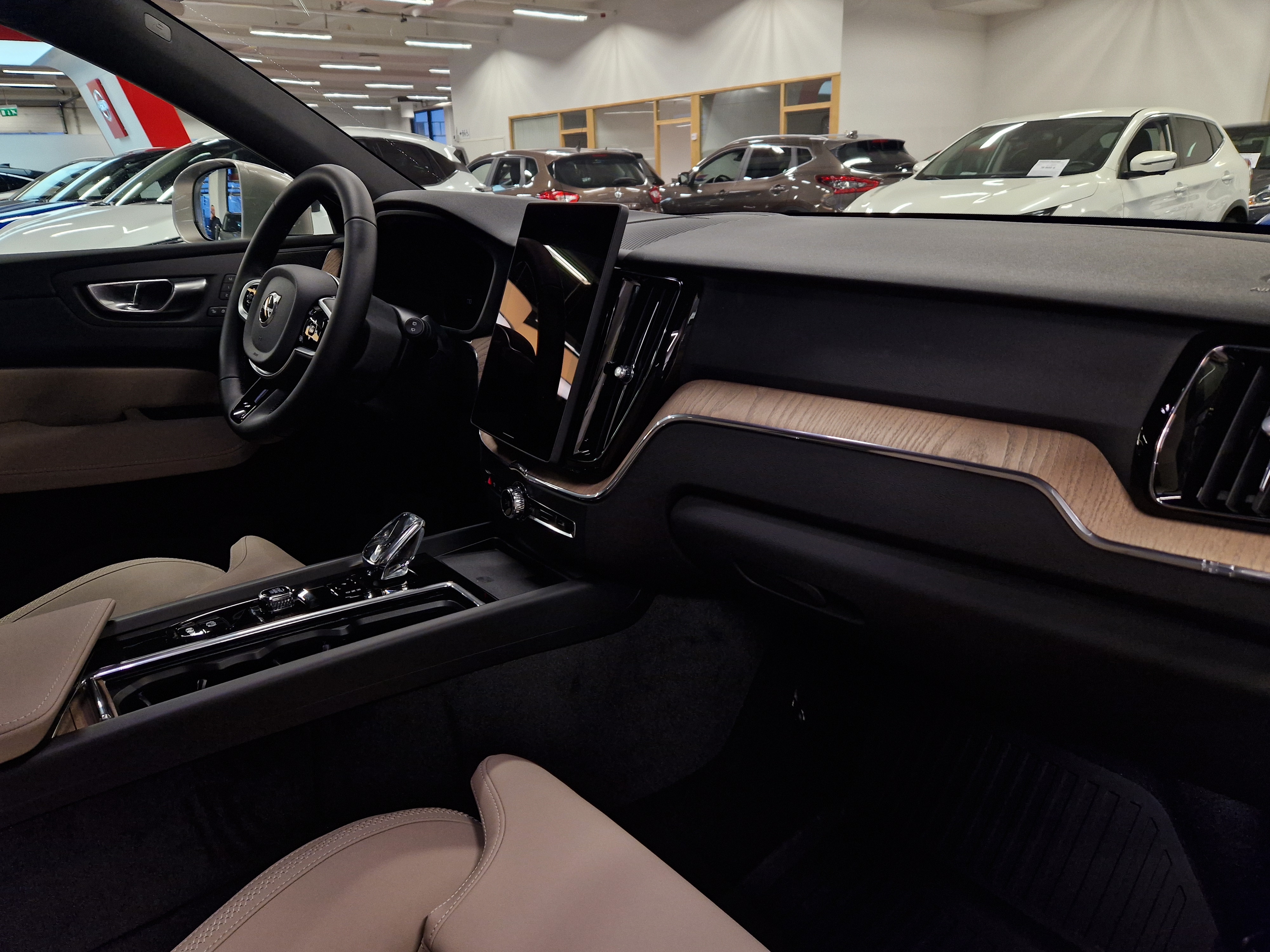 Volvo XC60 T6 AWD LONG RANGE PLUS BRIGHT