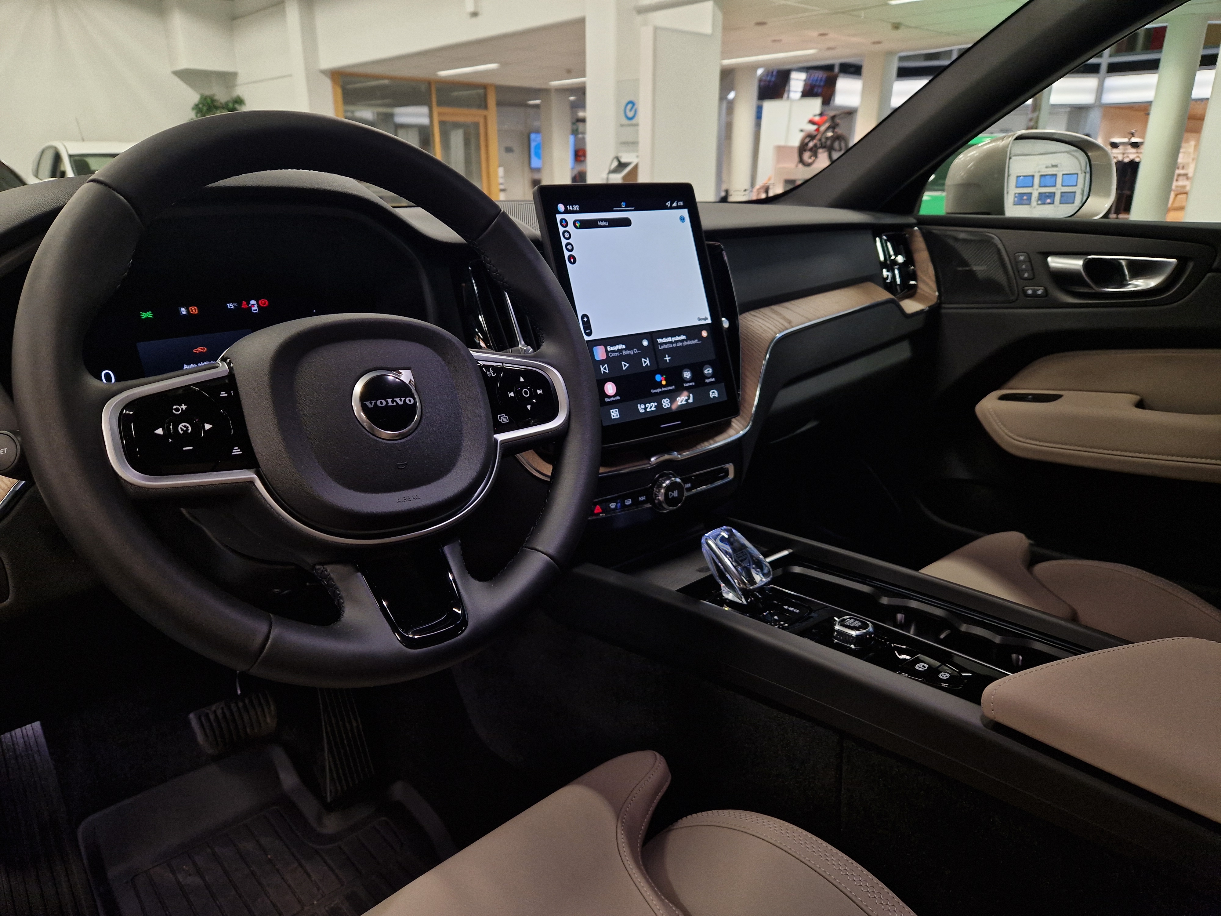 Volvo XC60 T6 AWD LONG RANGE PLUS BRIGHT