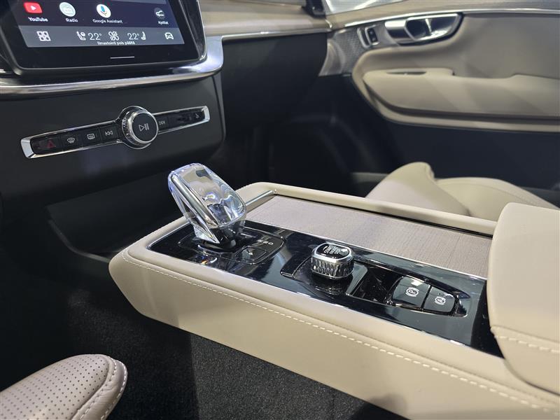 Volvo XC90 T8 AWD LONG RANGE HIGH PERFORMANCE ULTRA DARK.