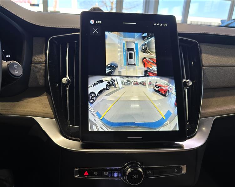 Volvo XC90 T8 AWD LONG RANGE HIGH PERFORMANCE ULTRA DARK.