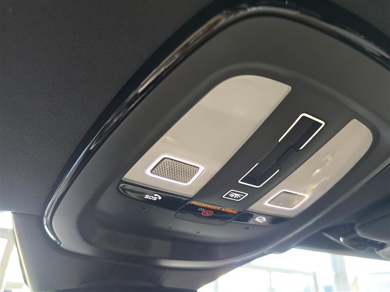 Volvo XC90 T8 AWD LONG RANGE HIGH PERFORMANCE ULTRA DARK.