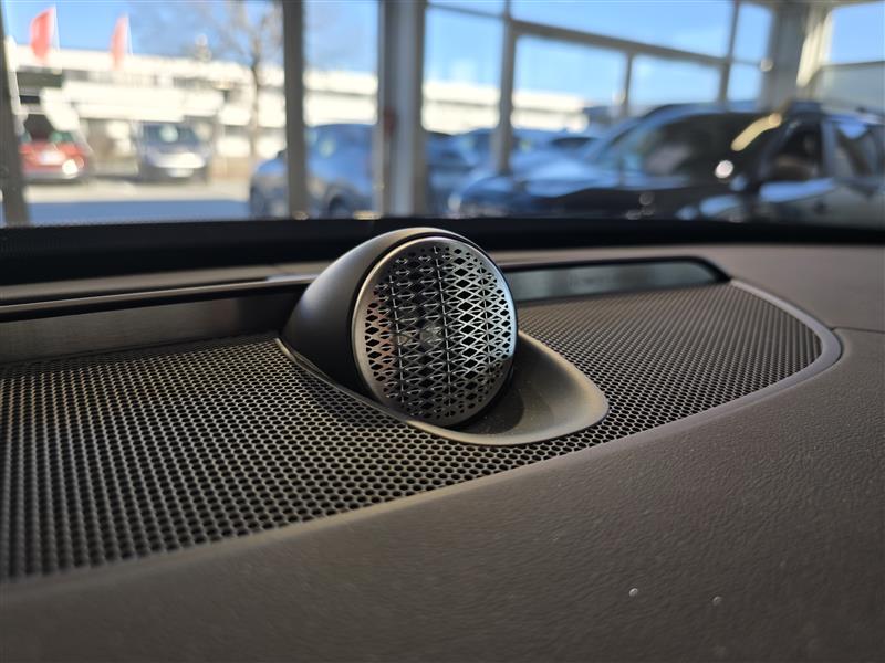 Volvo XC90 T8 AWD LONG RANGE HIGH PERFORMANCE ULTRA DARK.