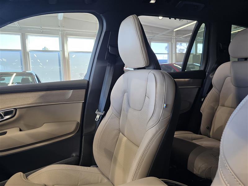 Volvo XC90 T8 AWD LONG RANGE HIGH PERFORMANCE ULTRA DARK.