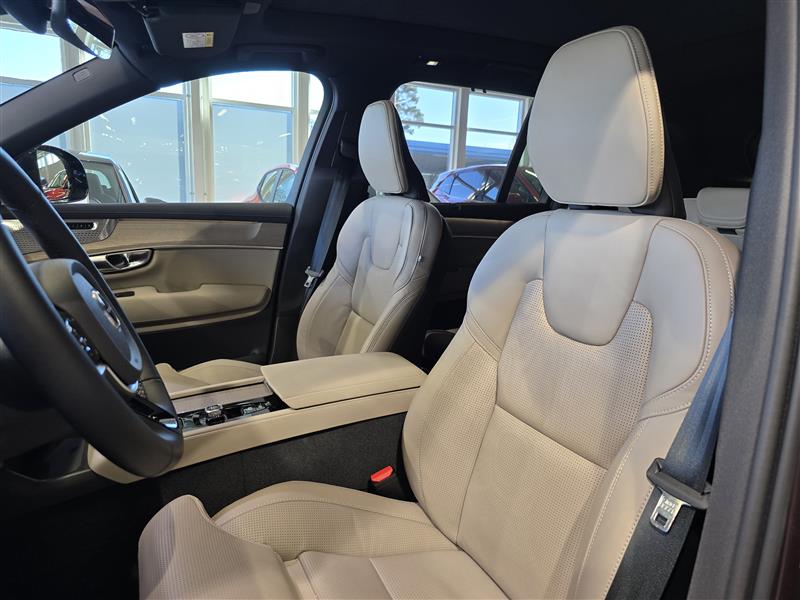 Volvo XC90 T8 AWD LONG RANGE HIGH PERFORMANCE ULTRA DARK.