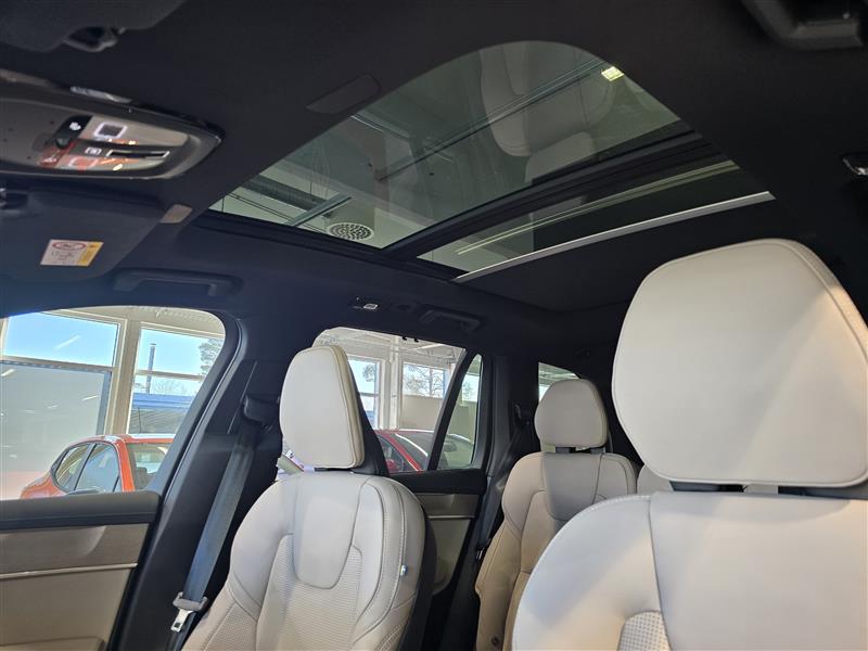 Volvo XC90 T8 AWD LONG RANGE HIGH PERFORMANCE ULTRA DARK.