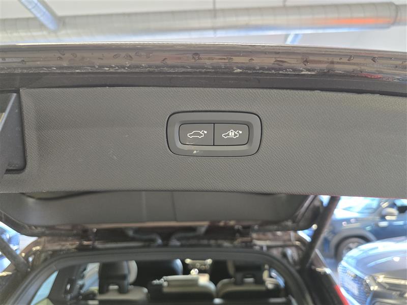 Volvo XC90 T8 AWD LONG RANGE HIGH PERFORMANCE ULTRA DARK.