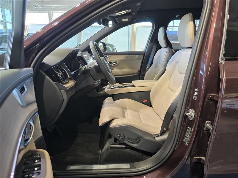 Volvo XC90 T8 AWD LONG RANGE HIGH PERFORMANCE ULTRA DARK.