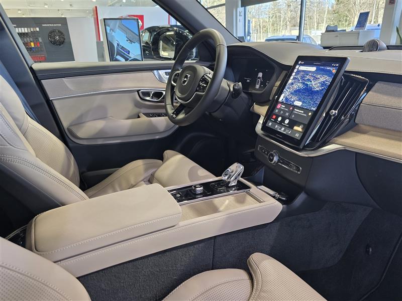 Volvo XC90 T8 AWD LONG RANGE HIGH PERFORMANCE ULTRA DARK.