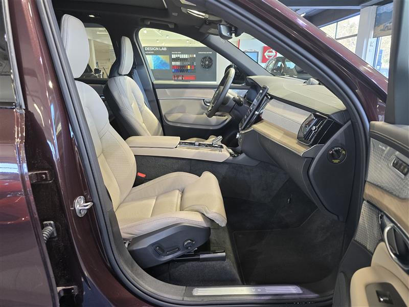 Volvo XC90 T8 AWD LONG RANGE HIGH PERFORMANCE ULTRA DARK.