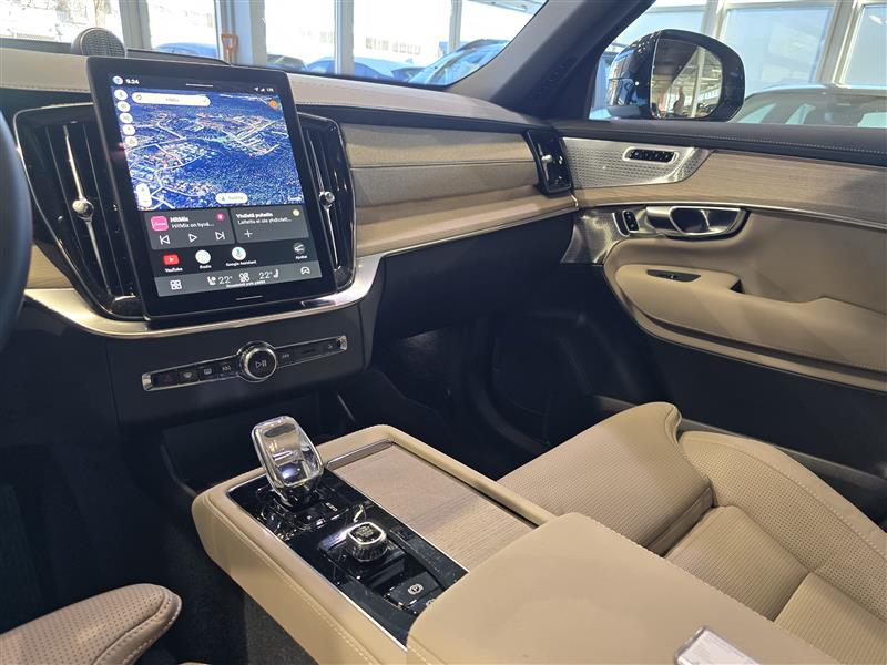 Volvo XC90 T8 AWD LONG RANGE HIGH PERFORMANCE ULTRA DARK.