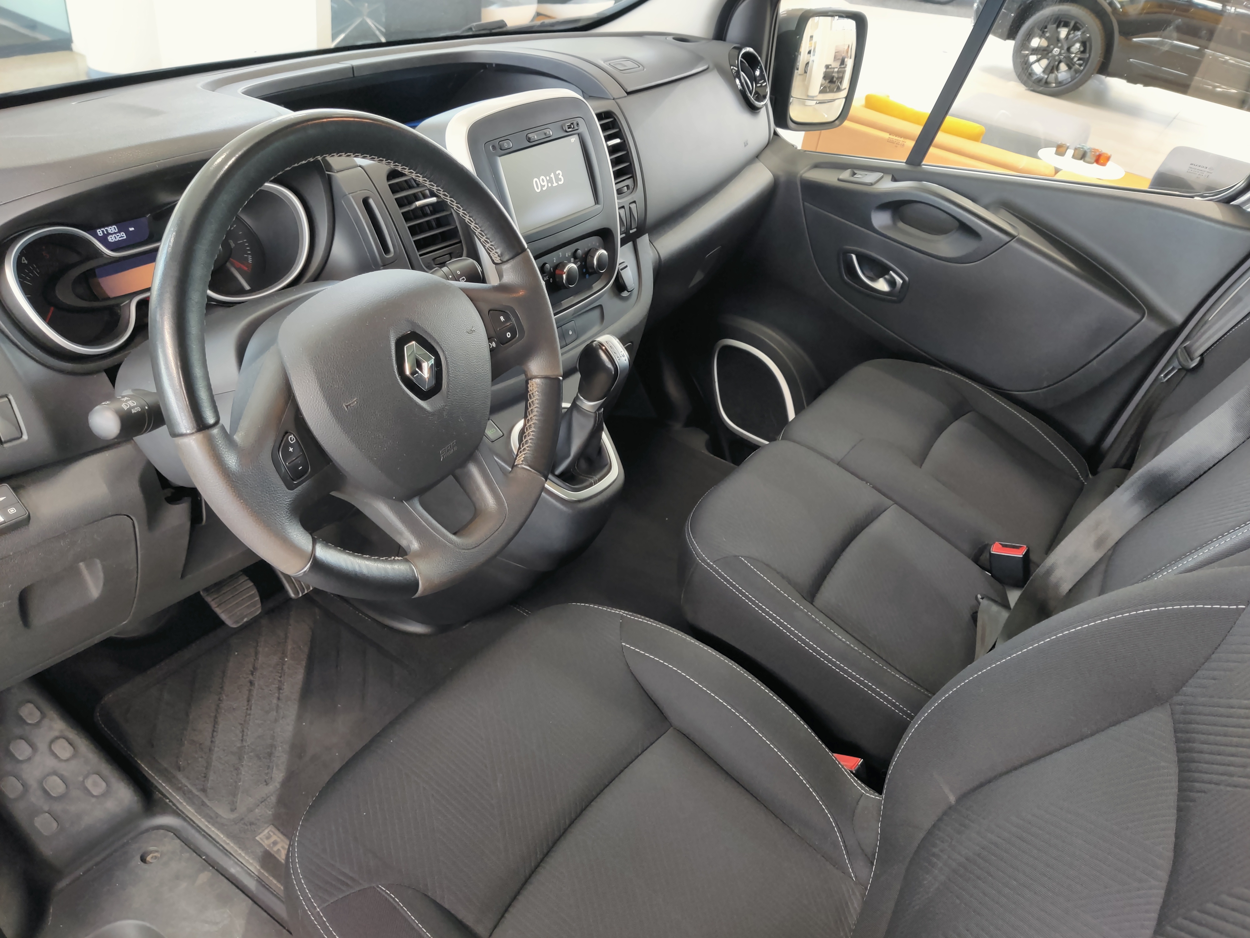 Renault TRAFIC PASSENGER DCI 145 EDC-AUT L2H1 NAVI EDITION.