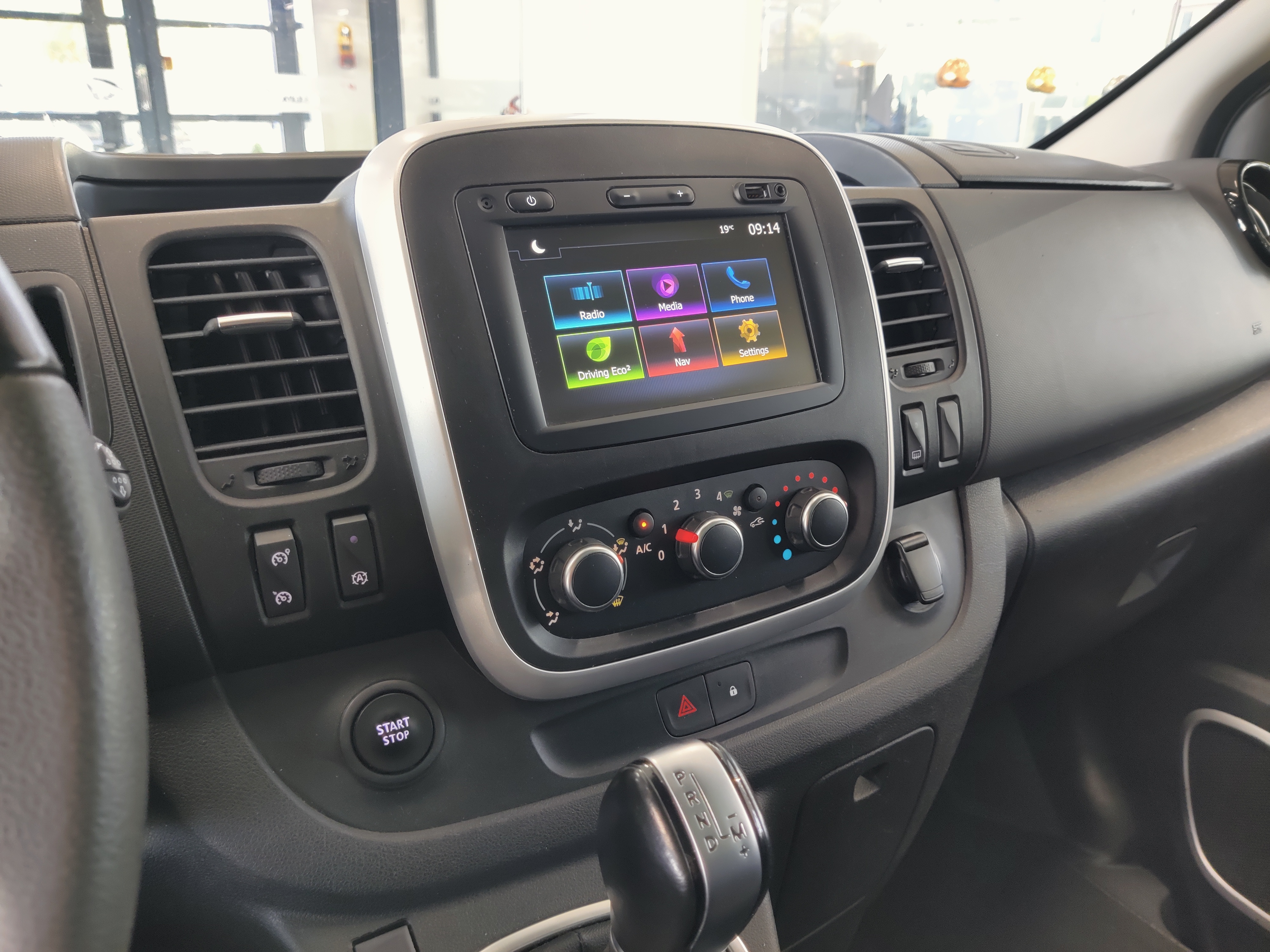 Renault TRAFIC PASSENGER DCI 145 EDC-AUT L2H1 NAVI EDITION.