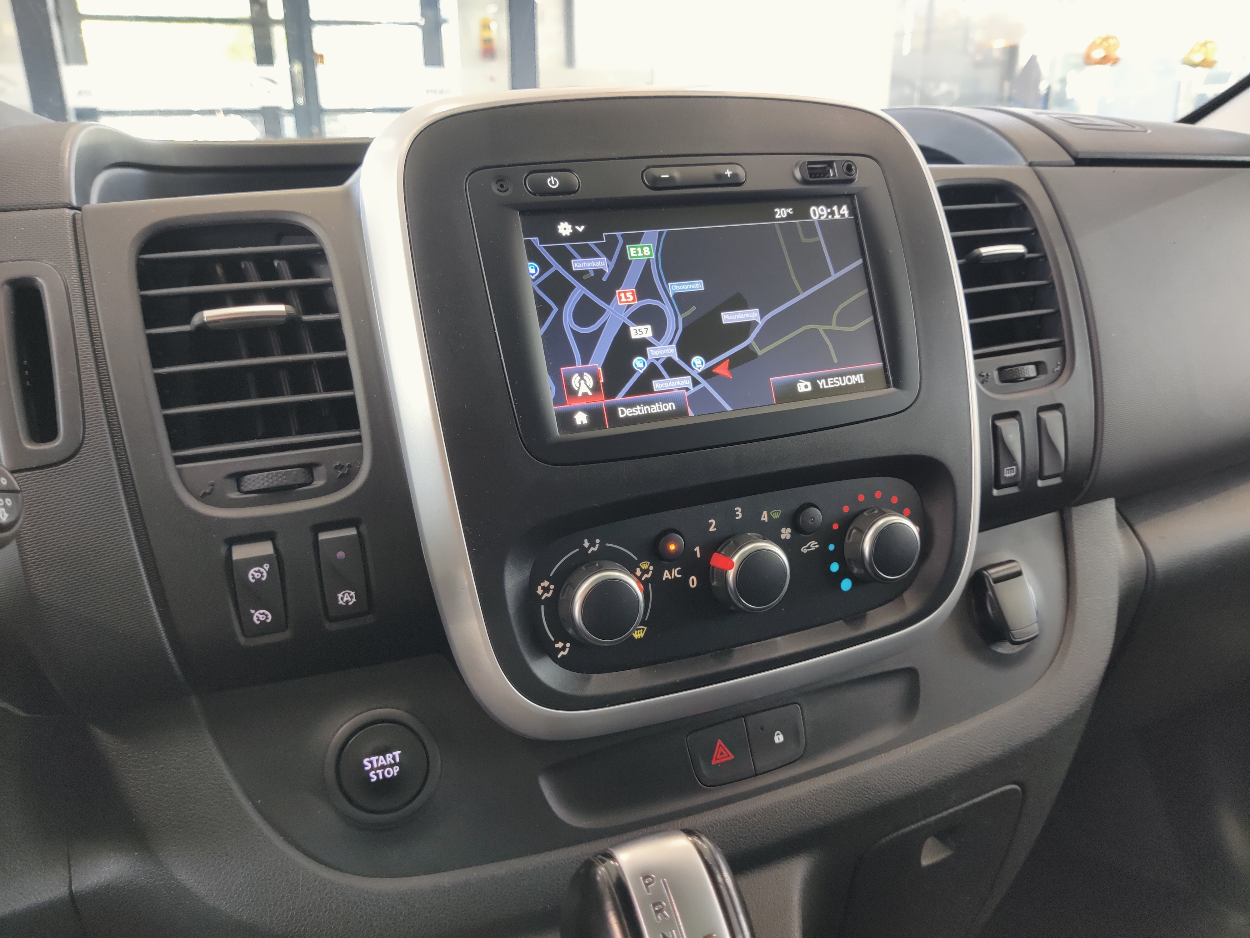 Renault TRAFIC PASSENGER DCI 145 EDC-AUT L2H1 NAVI EDITION.