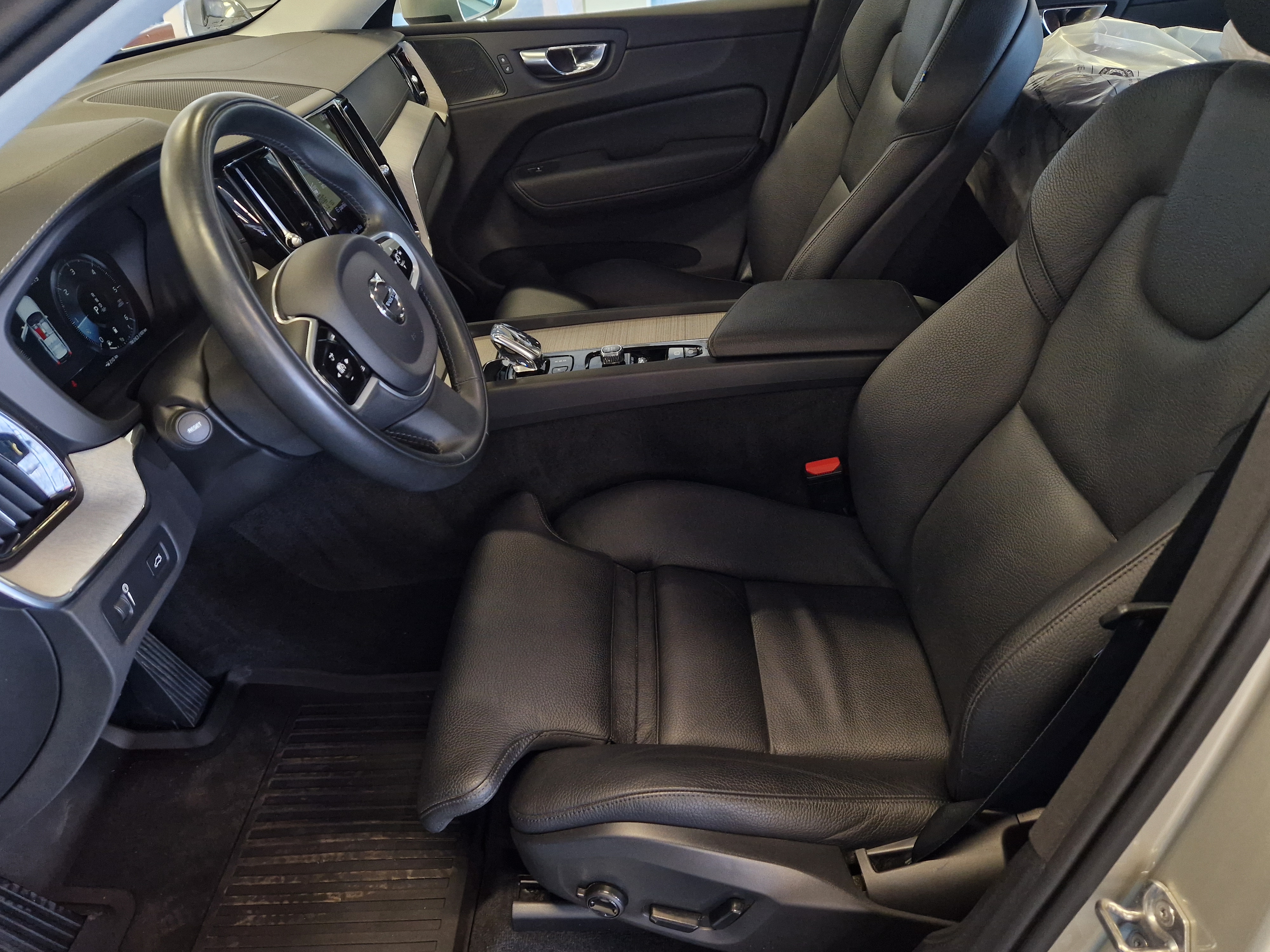 Volvo XC60 B4 AWD D-MHEV INSCRIPTION AUT TAKUU 12KK/20TKM