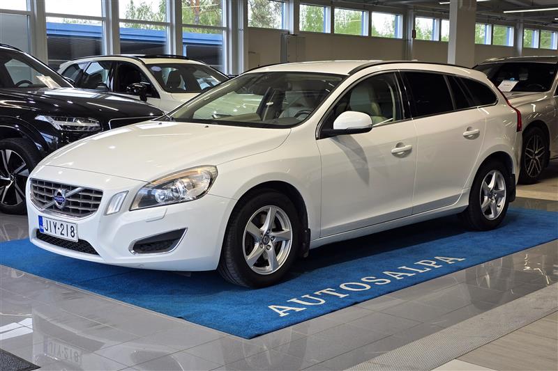 Volvo V60 D4 AWD MOMENTUM AUT.