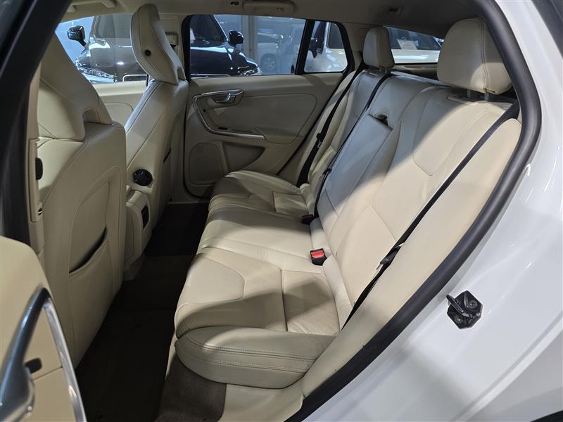 Volvo V60 D4 AWD MOMENTUM AUT.