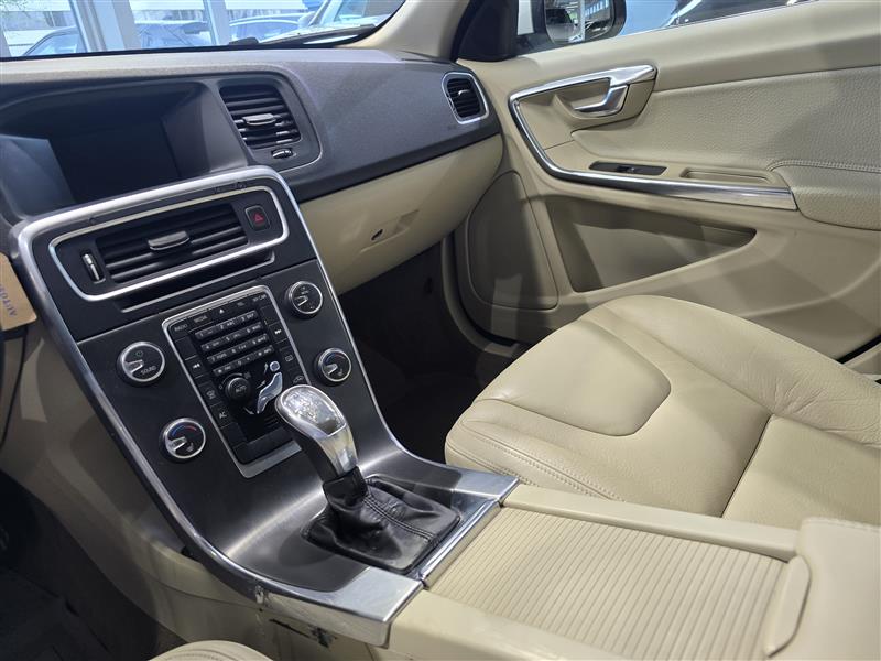 Volvo V60 D4 AWD MOMENTUM AUT.