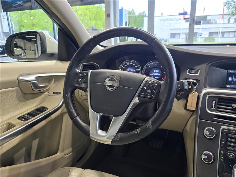 Volvo V60 D4 AWD MOMENTUM AUT.