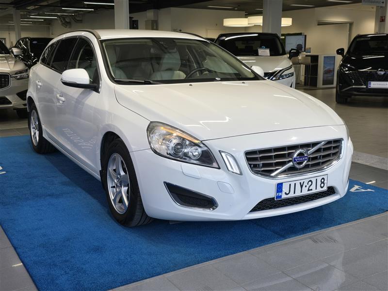 Volvo V60 D4 AWD MOMENTUM AUT.