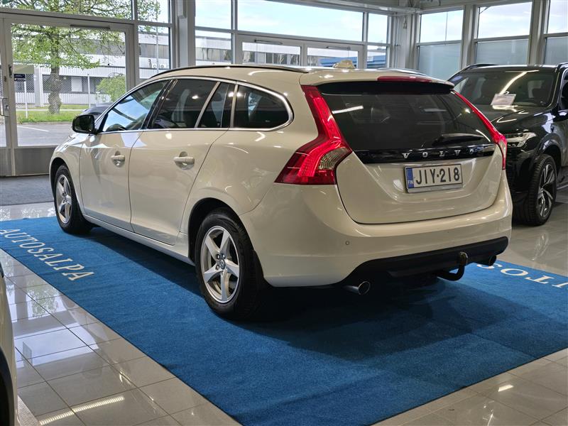Volvo V60 D4 AWD MOMENTUM AUT.