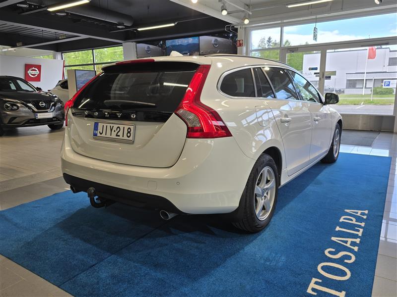 Volvo V60 D4 AWD MOMENTUM AUT.