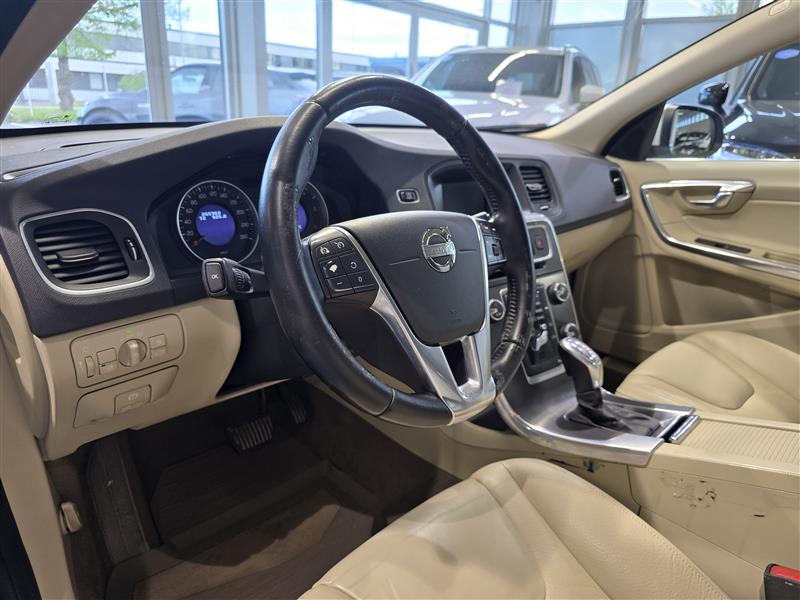 Volvo V60 D4 AWD MOMENTUM AUT.