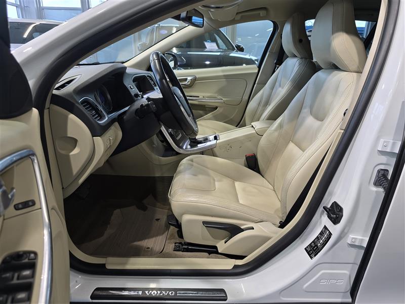 Volvo V60 D4 AWD MOMENTUM AUT.