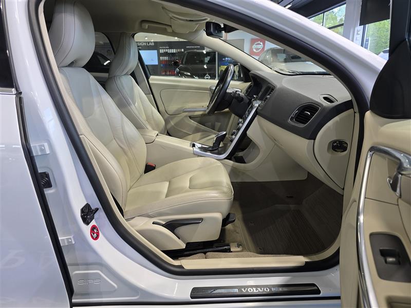 Volvo V60 D4 AWD MOMENTUM AUT.