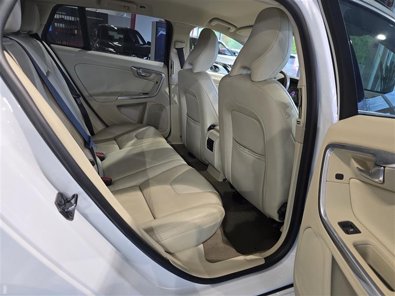 Volvo V60 D4 AWD MOMENTUM AUT.