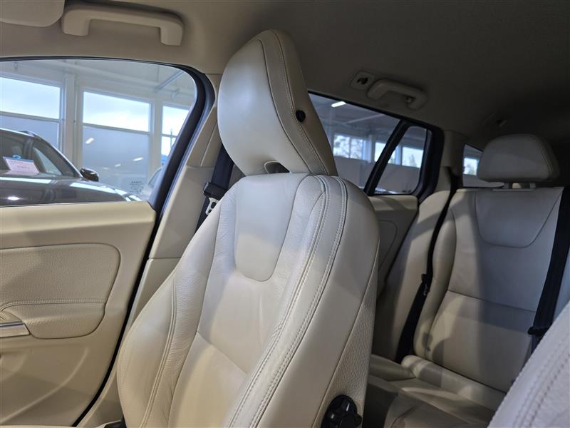 Volvo V60 D4 AWD MOMENTUM AUT.