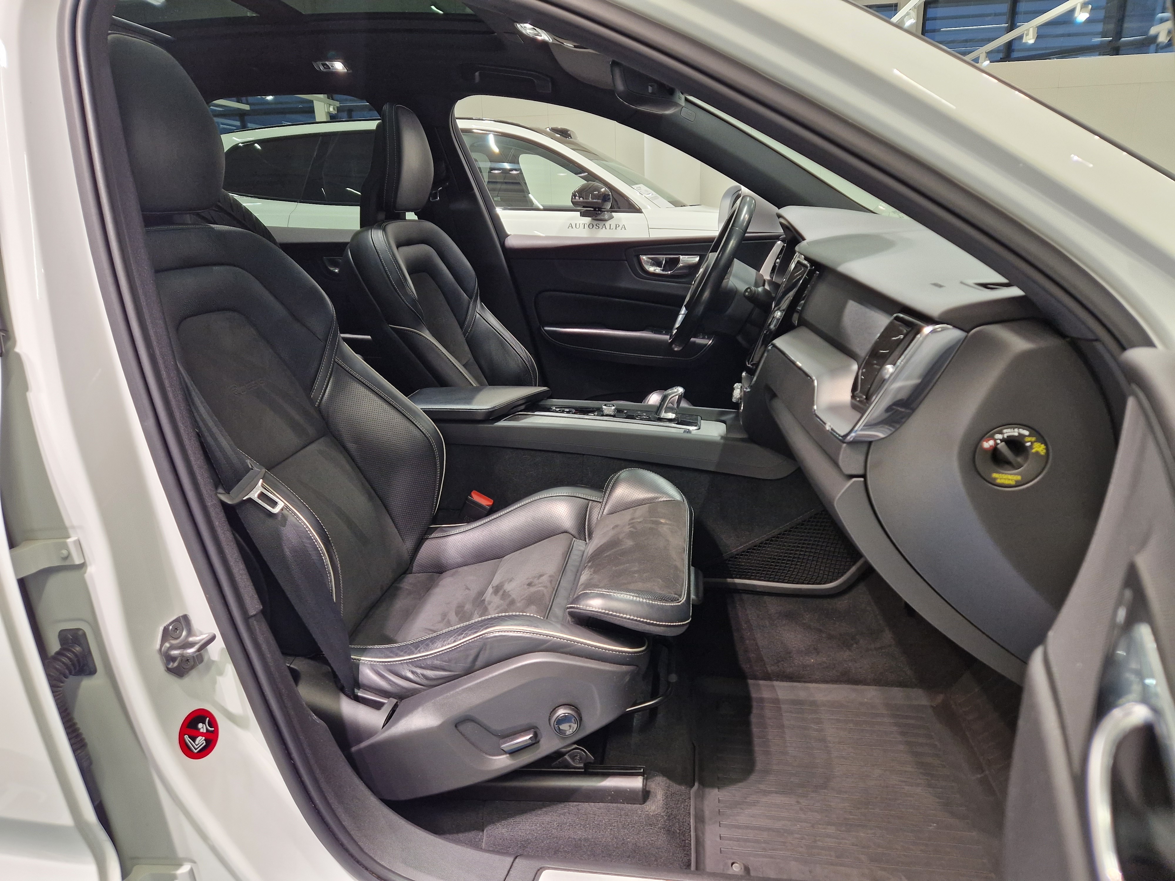 Volvo XC60 T8 AWD R-DESIGN AUT