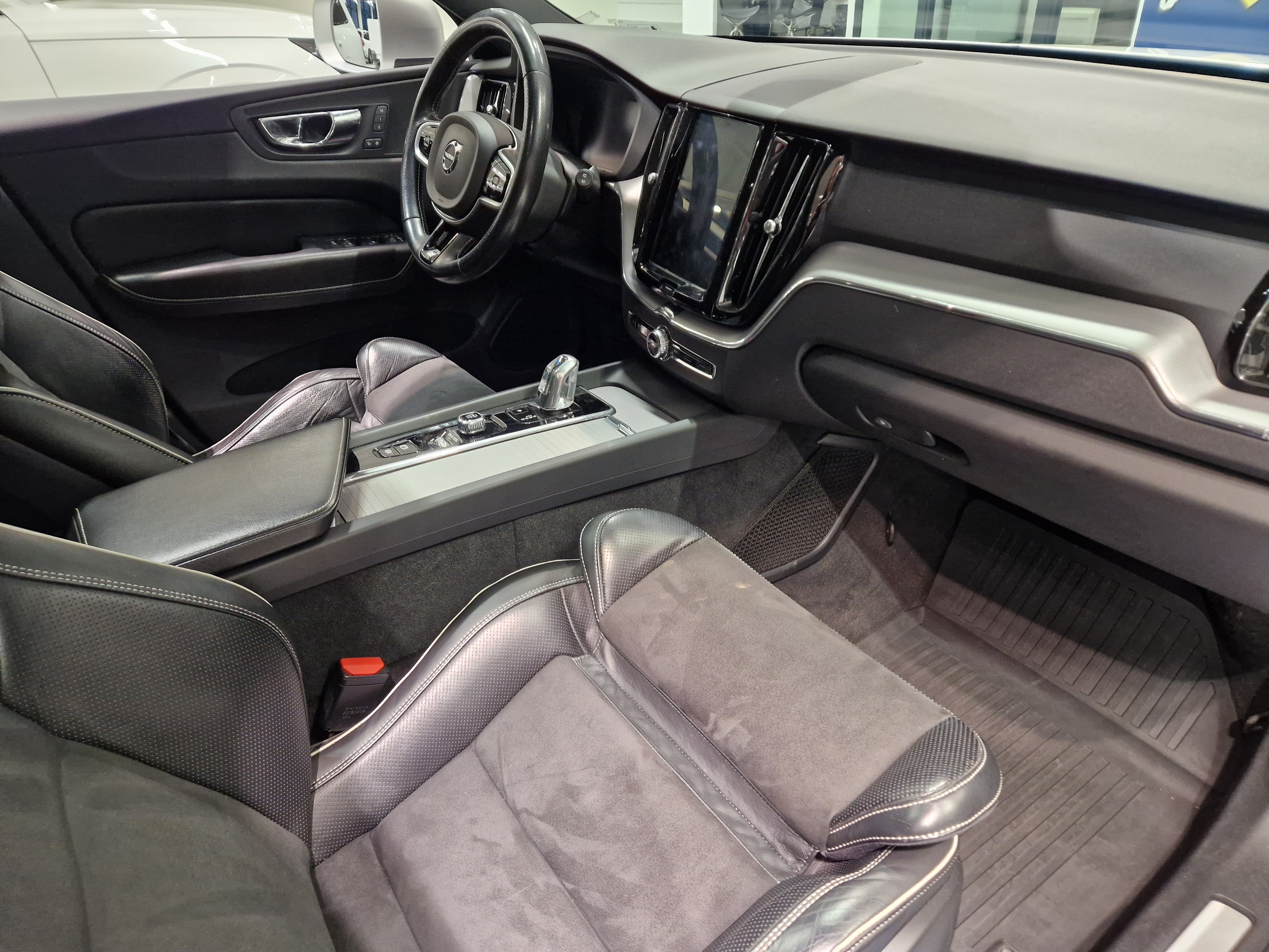 Volvo XC60 T8 AWD R-DESIGN AUT