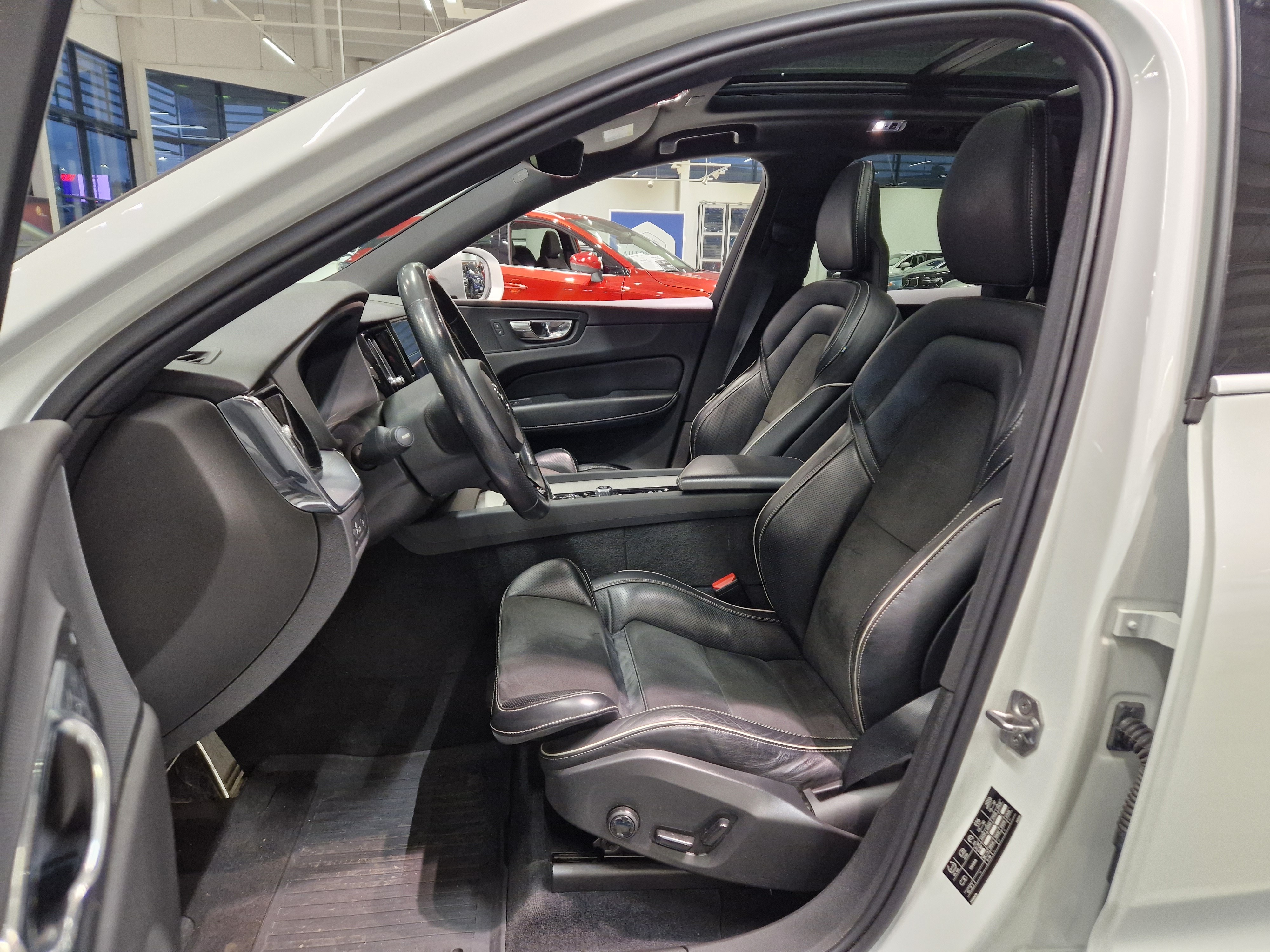 Volvo XC60 T8 AWD R-DESIGN AUT