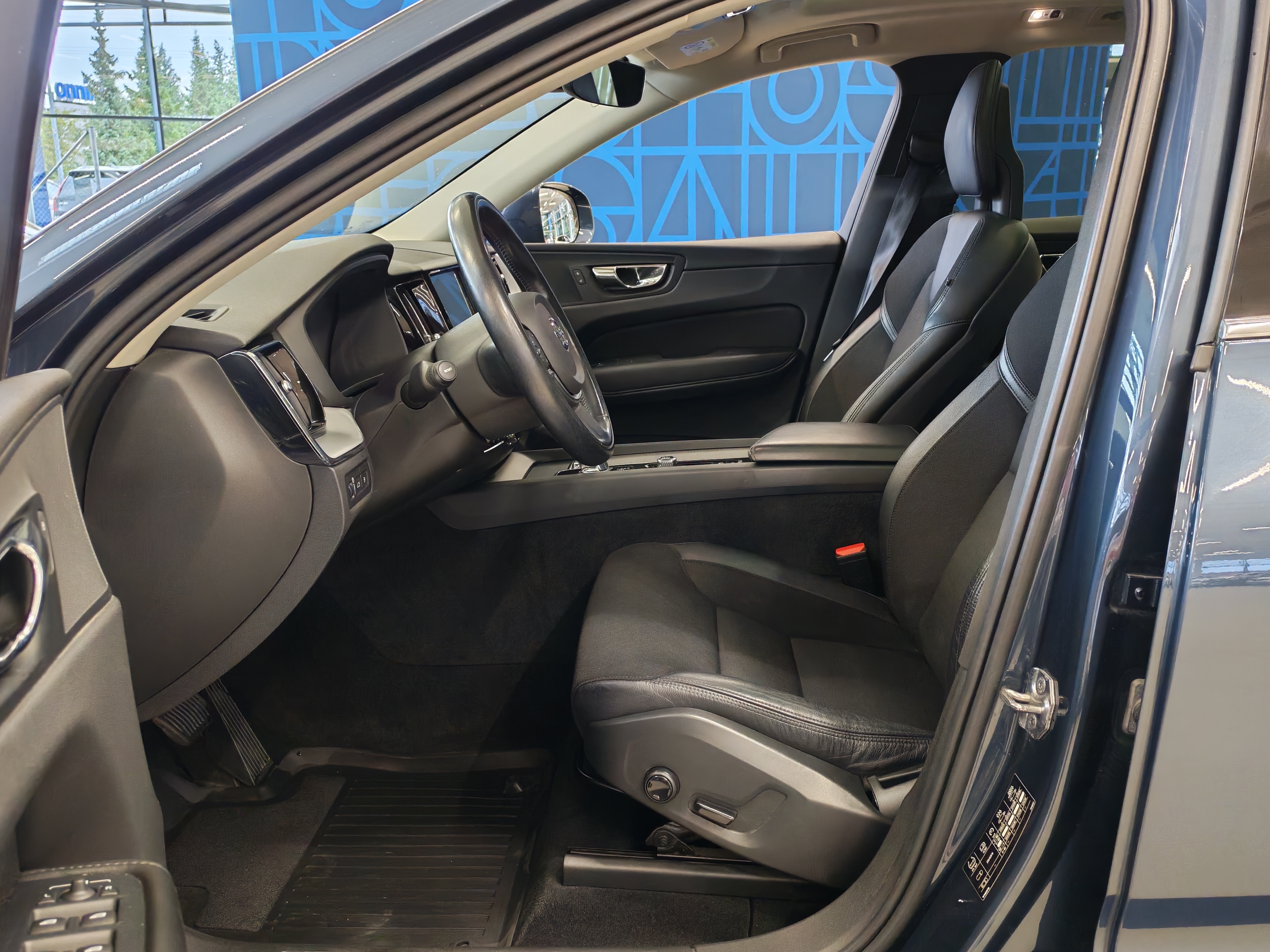Volvo XC60 T8 AWD MOMENTUM AUT