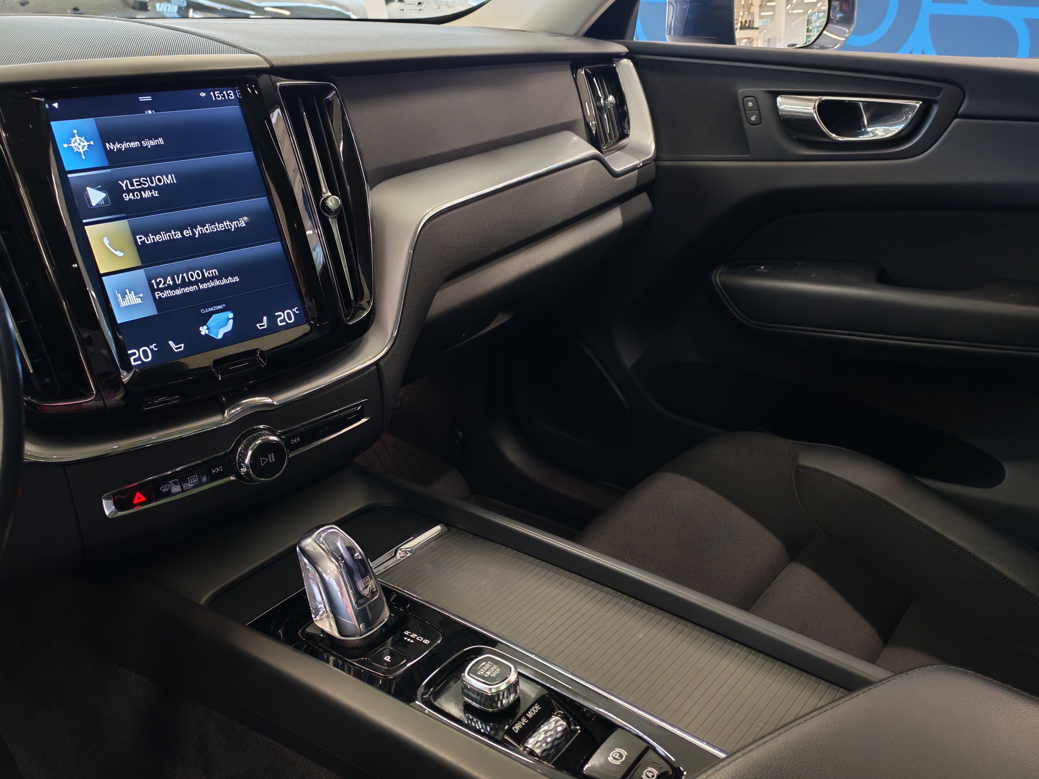 Volvo XC60 T8 AWD MOMENTUM AUT
