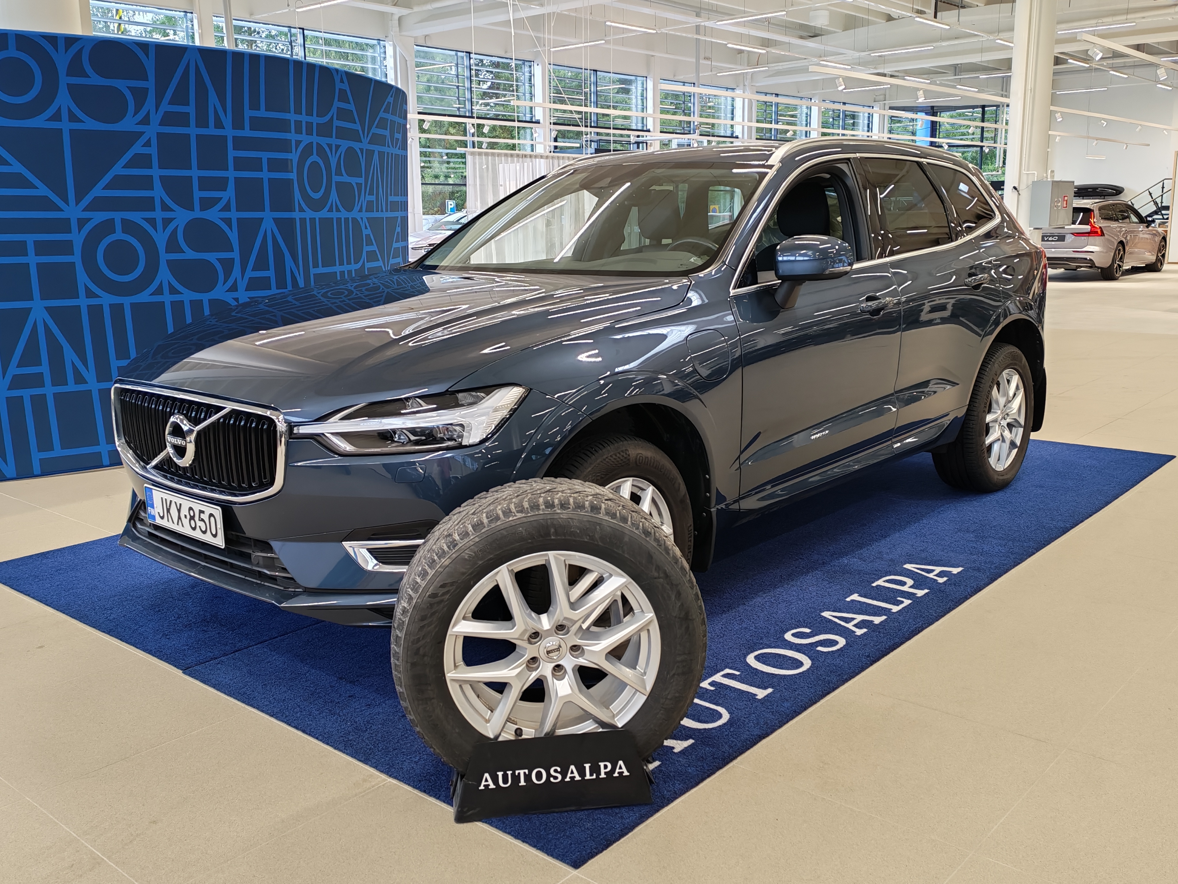 Volvo XC60 T8 AWD MOMENTUM AUT