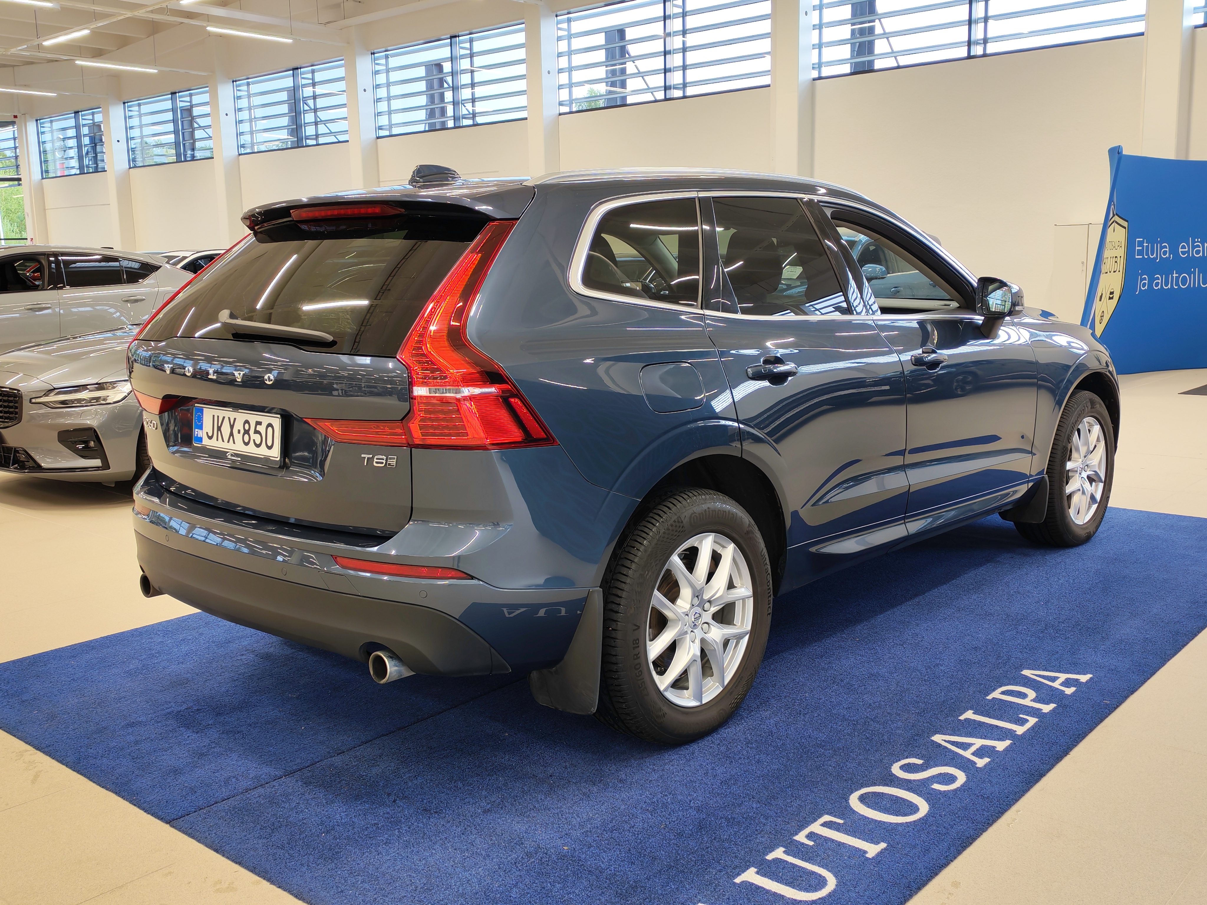 Volvo XC60 T8 AWD MOMENTUM AUT