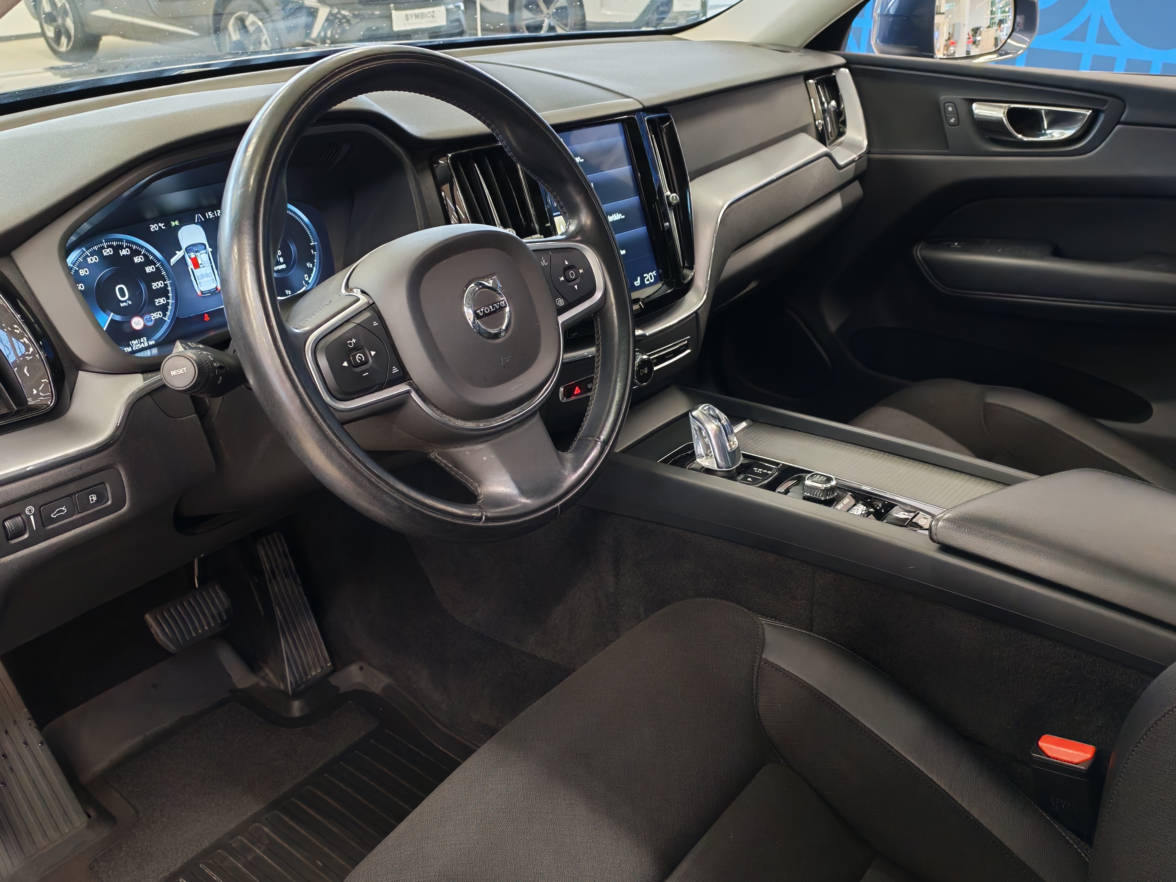 Volvo XC60 T8 AWD MOMENTUM AUT