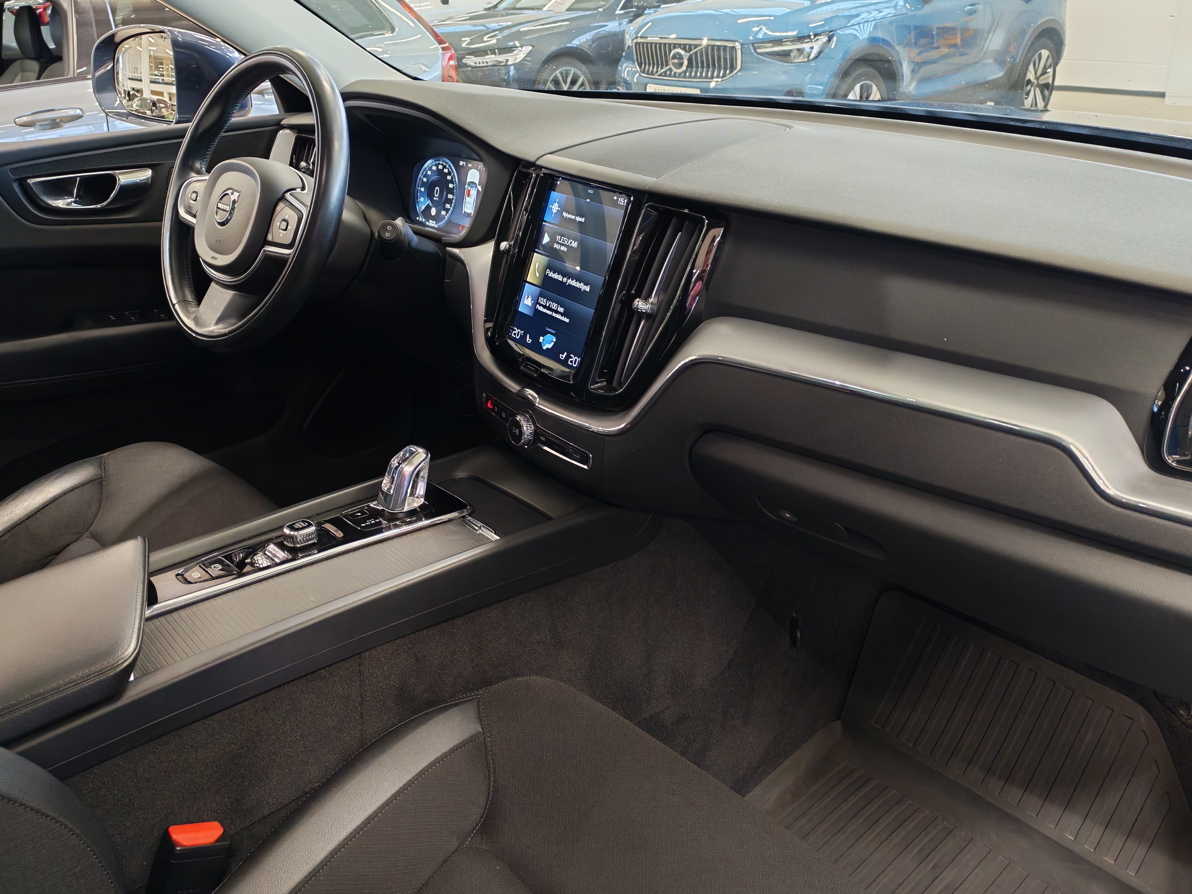 Volvo XC60 T8 AWD MOMENTUM AUT