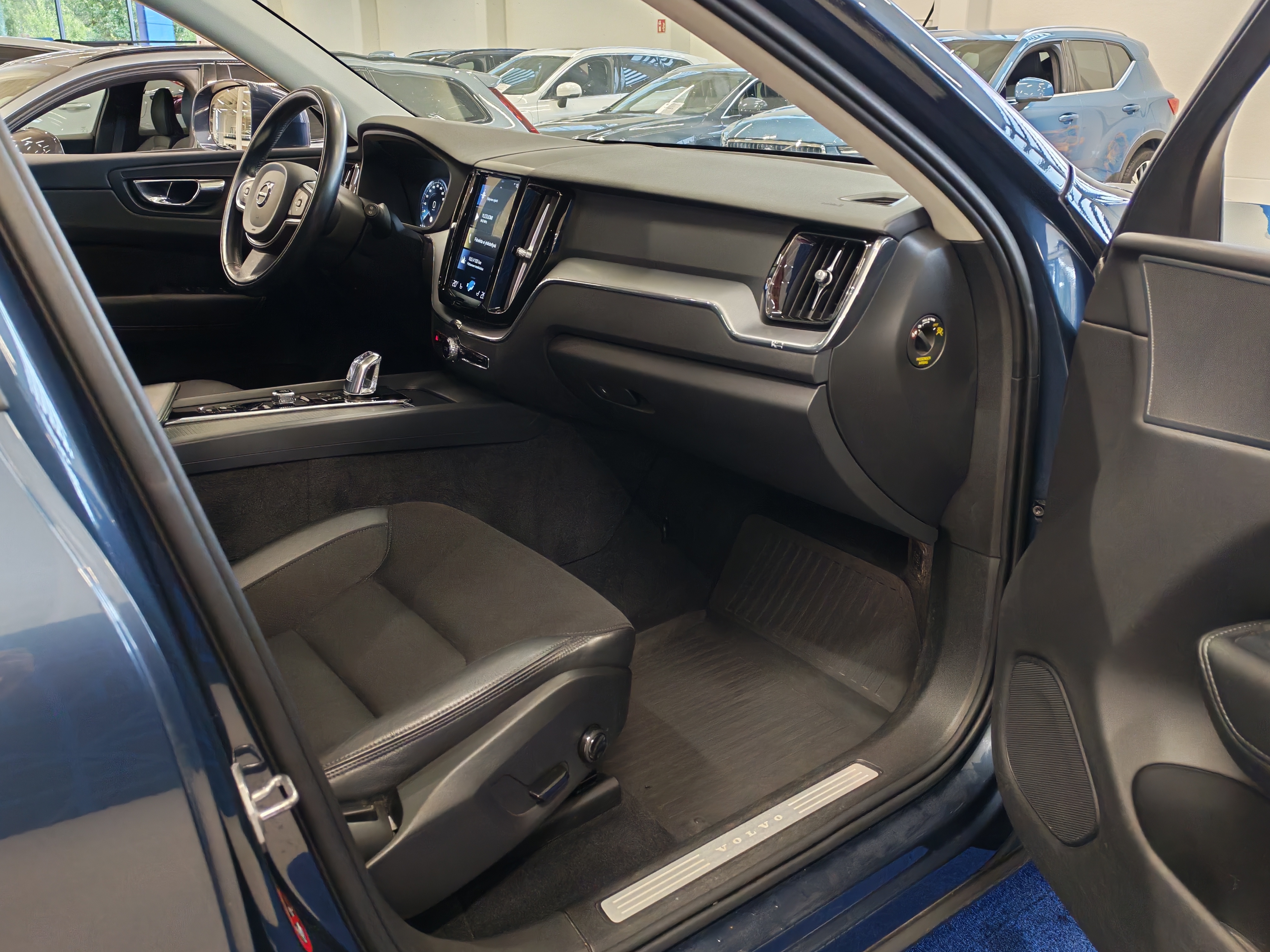 Volvo XC60 T8 AWD MOMENTUM AUT