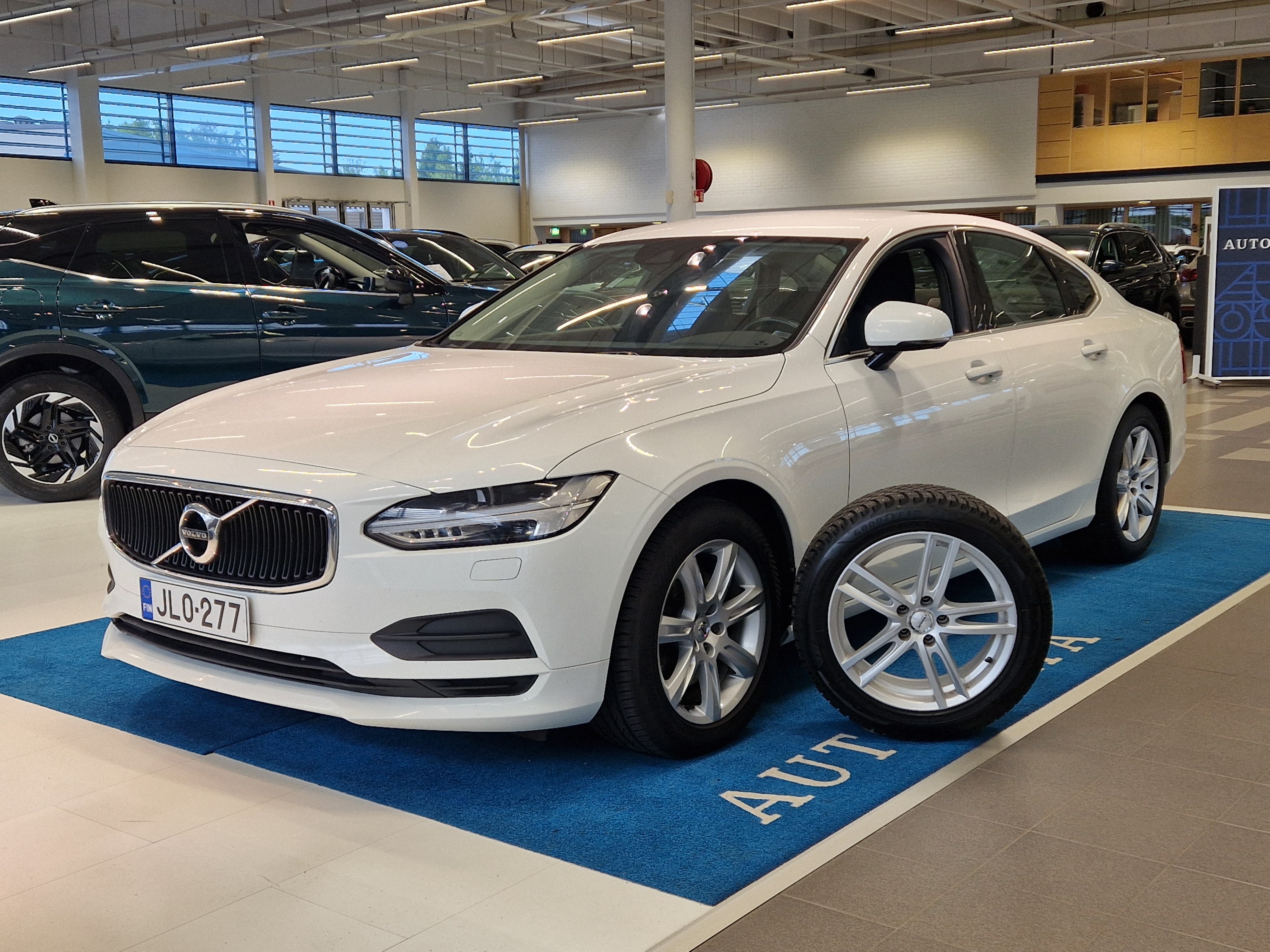 Volvo S90 D4 AWD Momentum aut 2017, kuva 2/16
