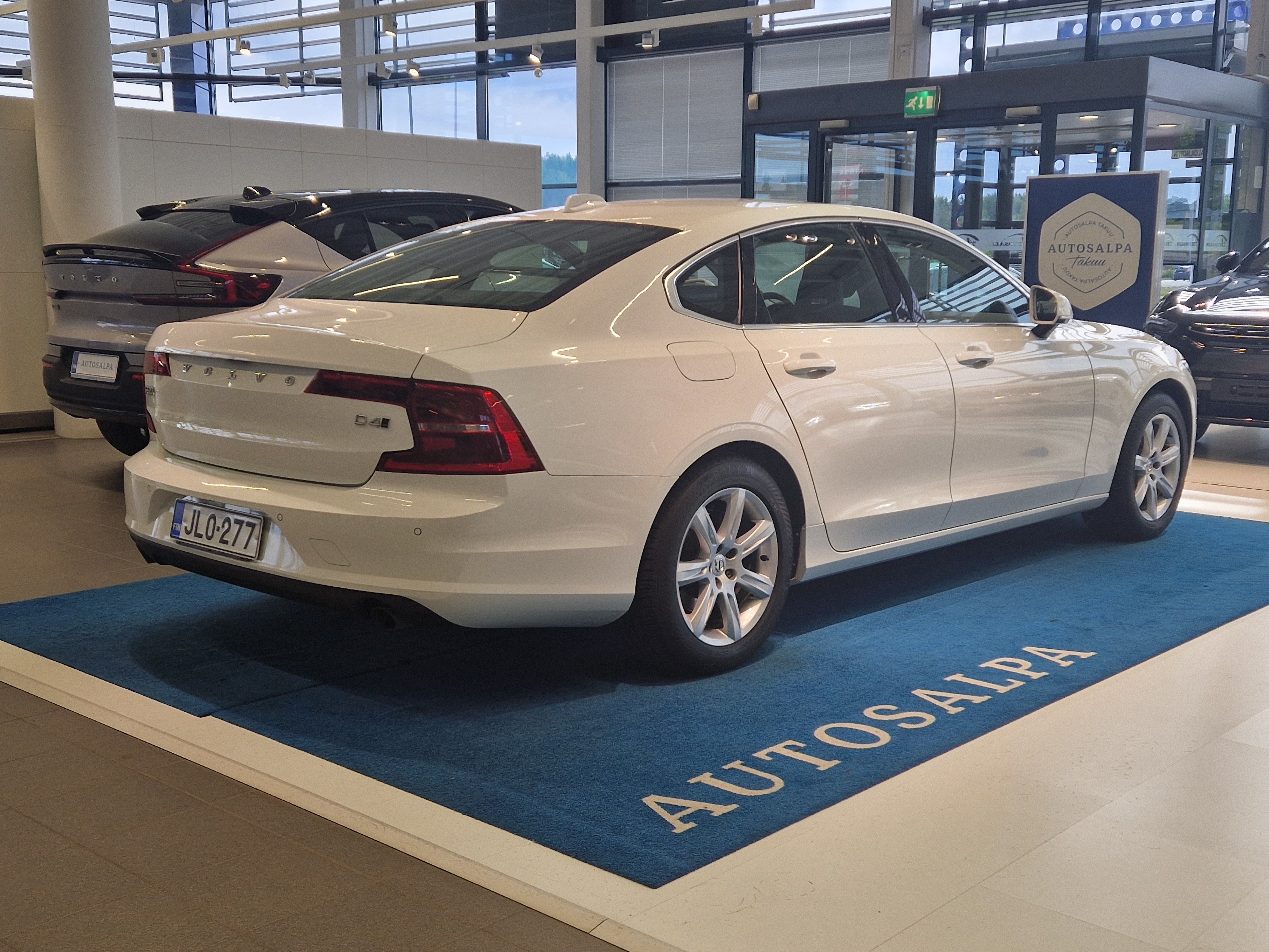 Volvo S90 D4 AWD Momentum aut 2017, kuva 3/16