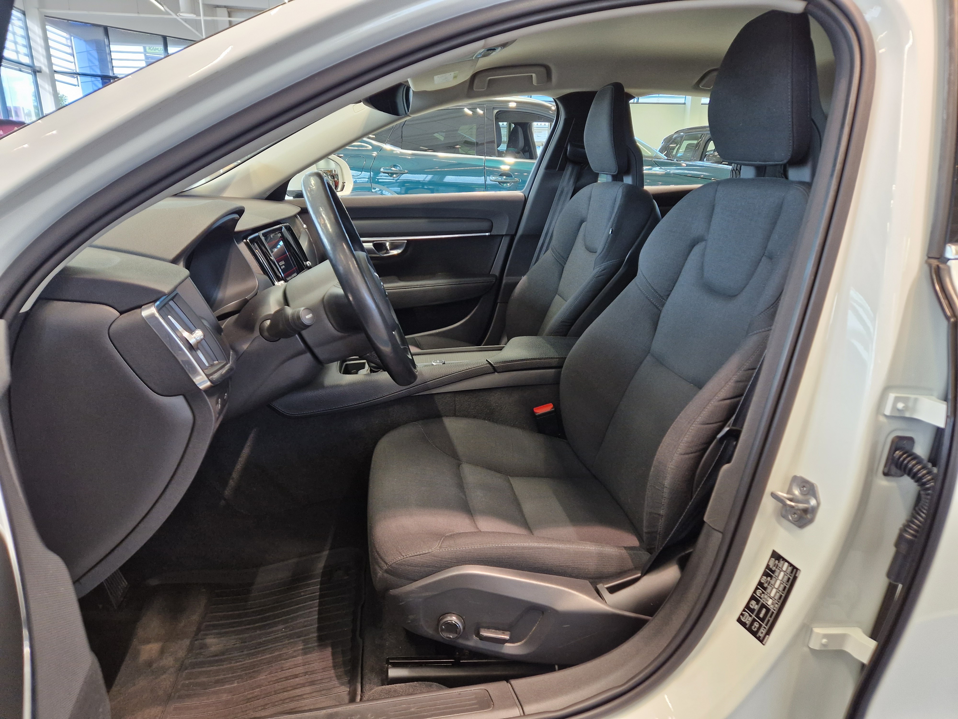 Volvo S90 D4 AWD MOMENTUM AUT